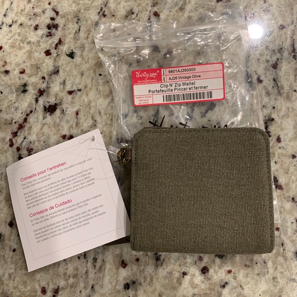 Clip N Zip Wallet